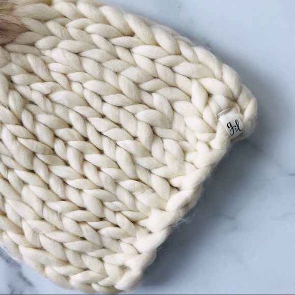 NEW Grace & Lace white chunky crochet pom beanie - Picture 3 of 6